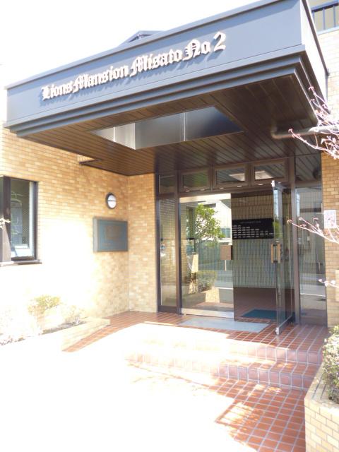 Entrance. Common areas