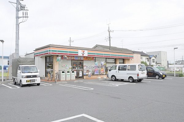Convenience store. Seven-Eleven Misato Shinwa 3-chome up (convenience store) 1300m
