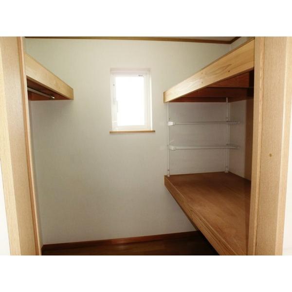 Receipt. Walk-in closet