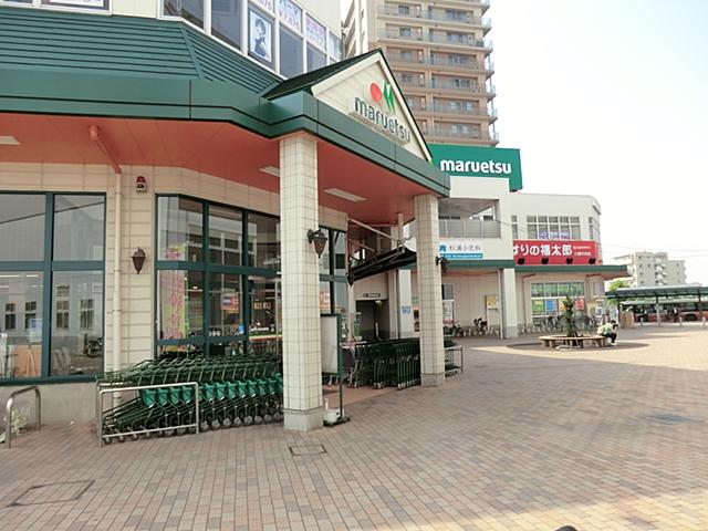 Supermarket. Maruetsu Misato to the central shop 850m