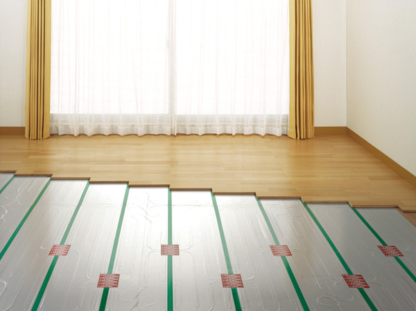 Living.  [TES gas hot water floor heating] Room living a "floor heating" that will warm gently from the foot of the ・ Standard equipment on dining. (Same specifications)