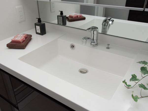 Bathing-wash room.  [Counter-integrated basin bowl] There is no seam, Bowl of looks beautiful design.