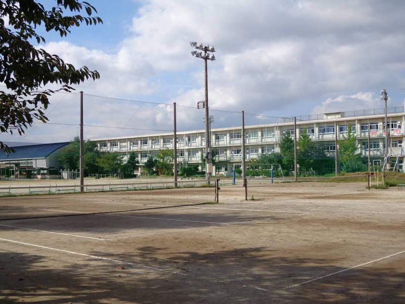 Junior high school. Misato City Minami until junior high school 951m