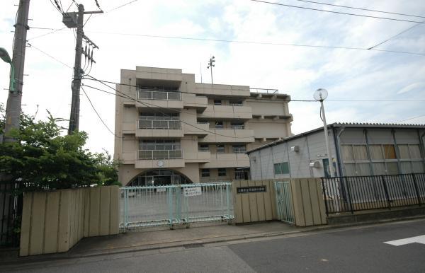 Primary school. 680m to Waseda Elementary School