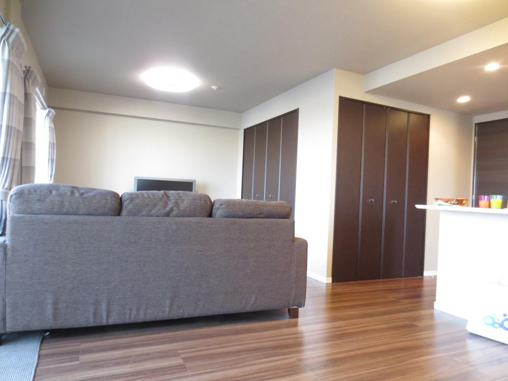 Living. Indoor (11 May 2013) Shooting Furniture and the like of me is out of sale.