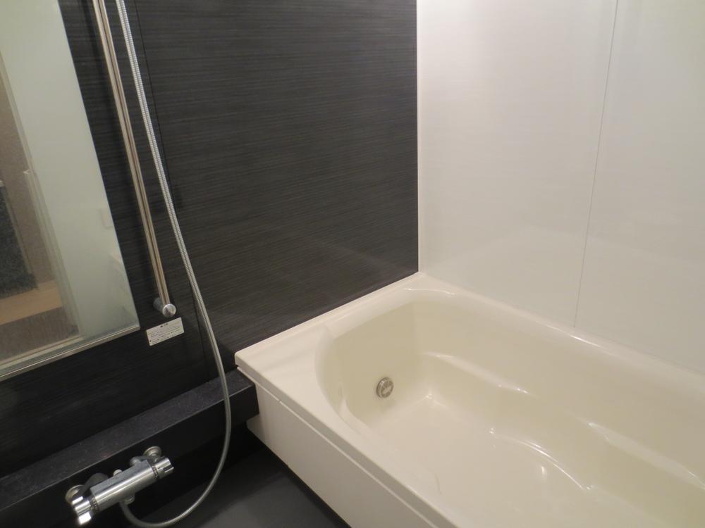 Bathroom. Indoor (11 May 2013) Shooting Furniture and the like of me is out of sale.