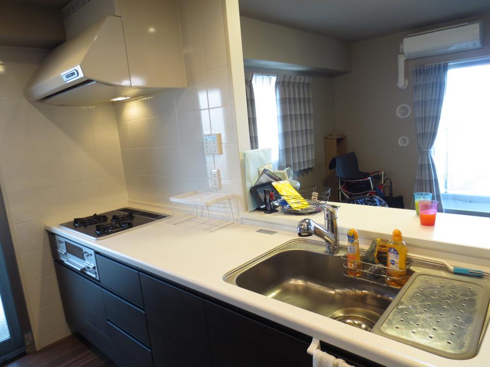 Kitchen. Indoor (11 May 2013) Shooting Furniture and the like of me is out of sale.