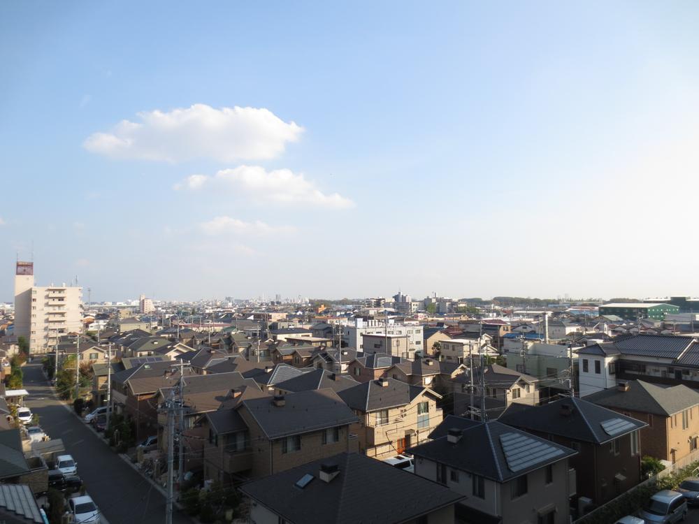 View photos from the dwelling unit. View from the site (November 2013) Shooting