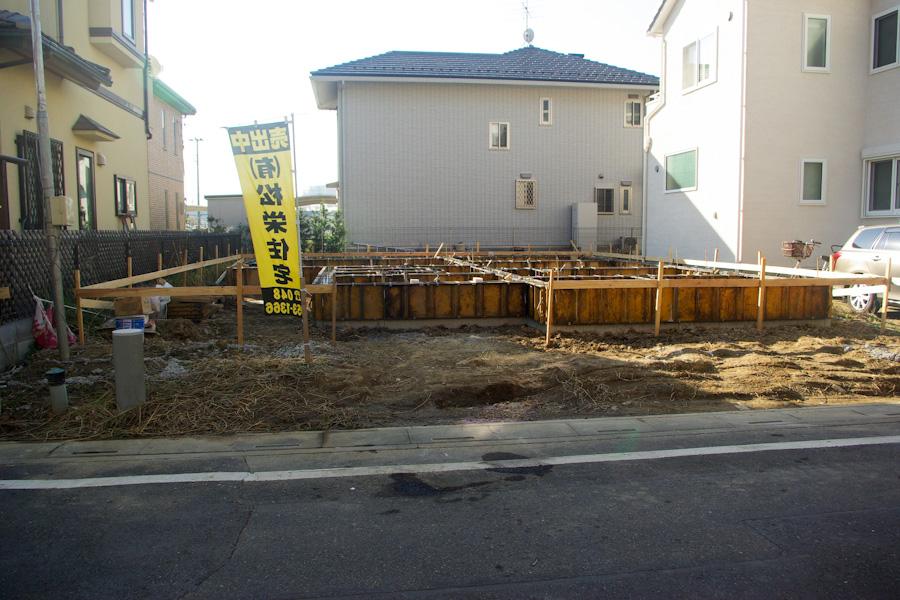 Local photos, including front road. Local (12 May 2012) shooting