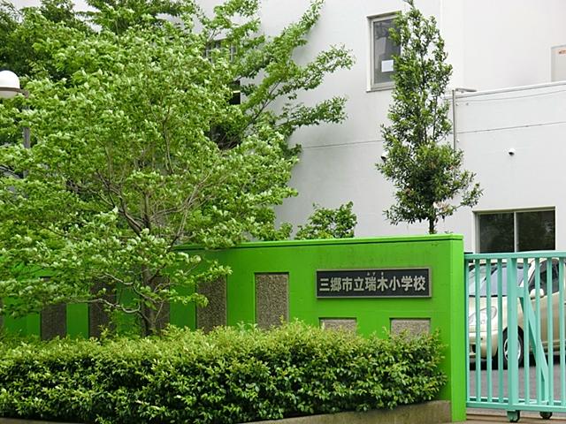 Primary school. Misato Municipal Mizuki to elementary school 80m