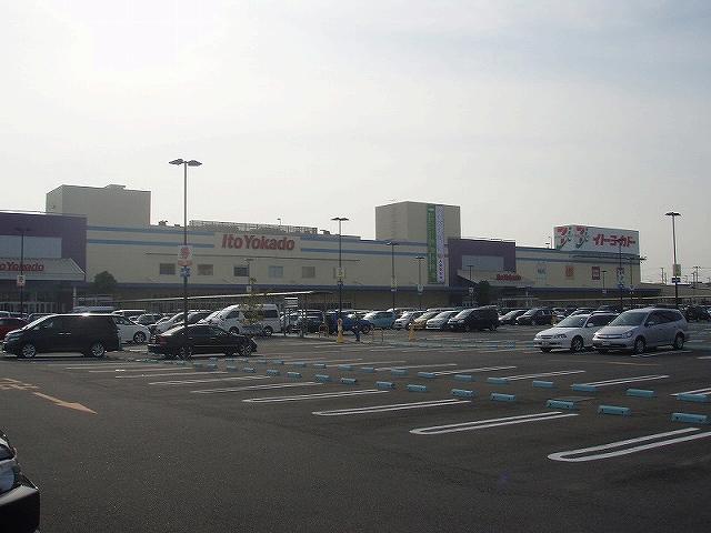 Shopping centre. To Ito-Yokado 1100m
