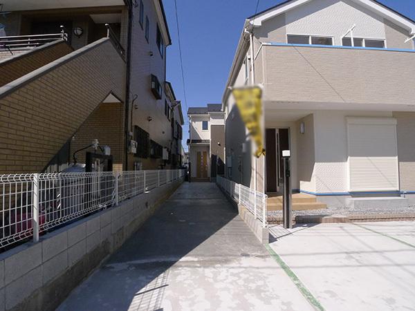 Local appearance photo. 1 Building