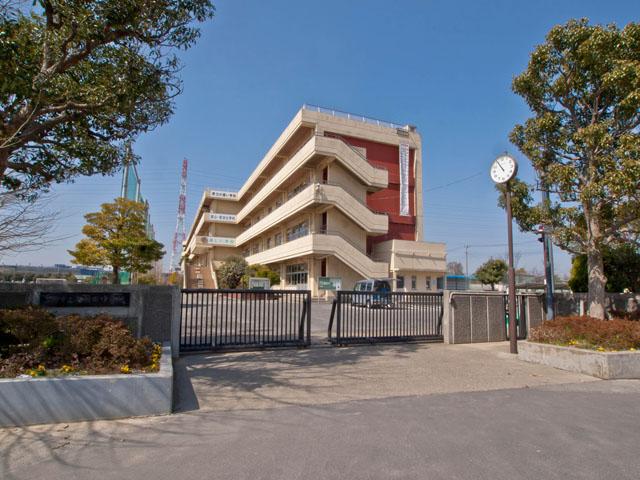 Junior high school. Misato City 1200m to stand Waseda Junior High School