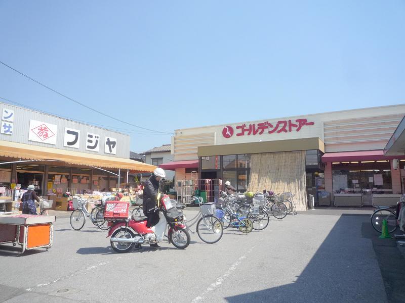 Supermarket. 2043m until the Golden store Togasaki shop