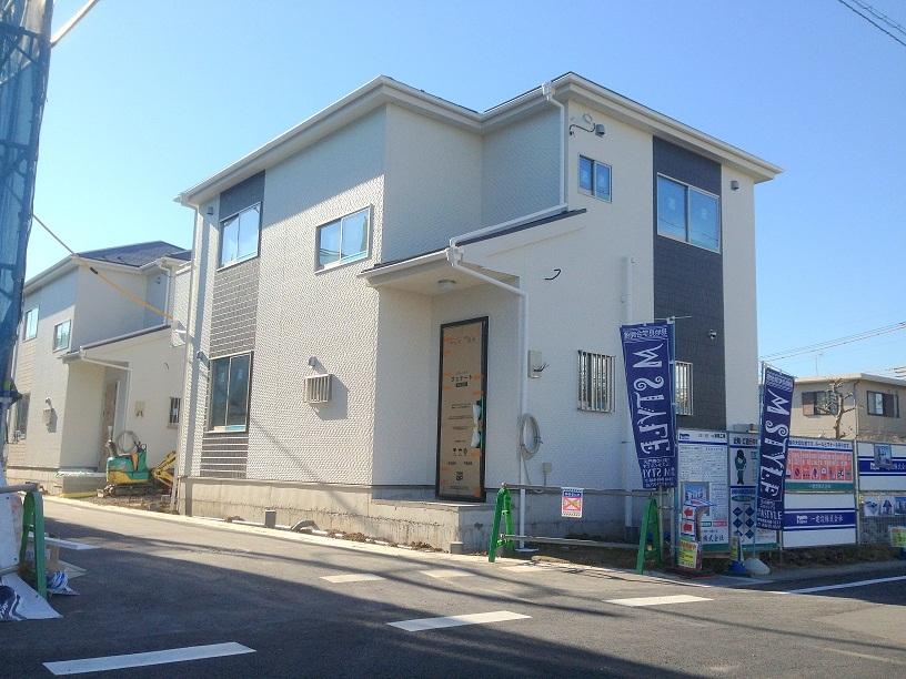 Local photos, including front road. Local (12 May 2013) Shooting