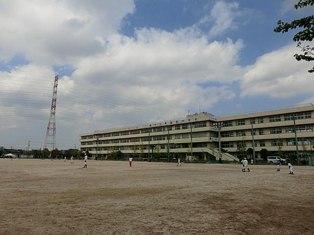 Junior high school. Misato City 1200m to stand Waseda Junior High School
