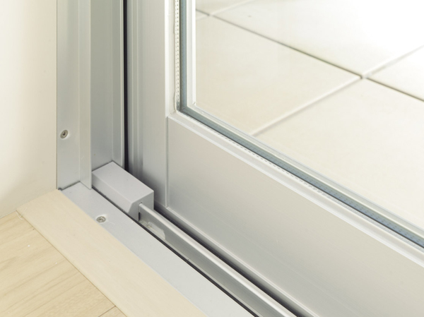 Other.  [Eco-glass] Thermal barrier ・ Adopt a high thermal insulation Low-E double-glazing. It delivers high cooling and heating effect, There is also an effect of suppressing ultraviolet light into the room. (Except for some). (H type)