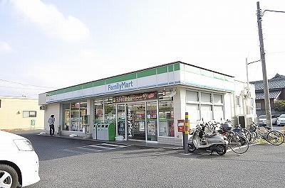 Convenience store. 300m to FamilyMart