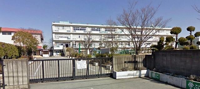 Primary school. Takano to elementary school 450m