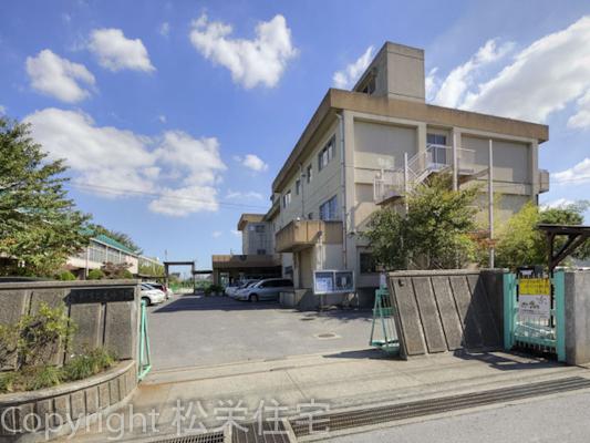 Primary school. Misato Municipal Takano to elementary school 627m