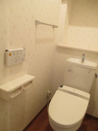 Toilet.  ※ The photograph is a No. 204