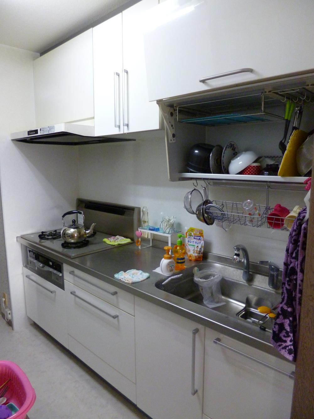 Kitchen. Indoor (12 May 2012) shooting TOTO system Kitchen