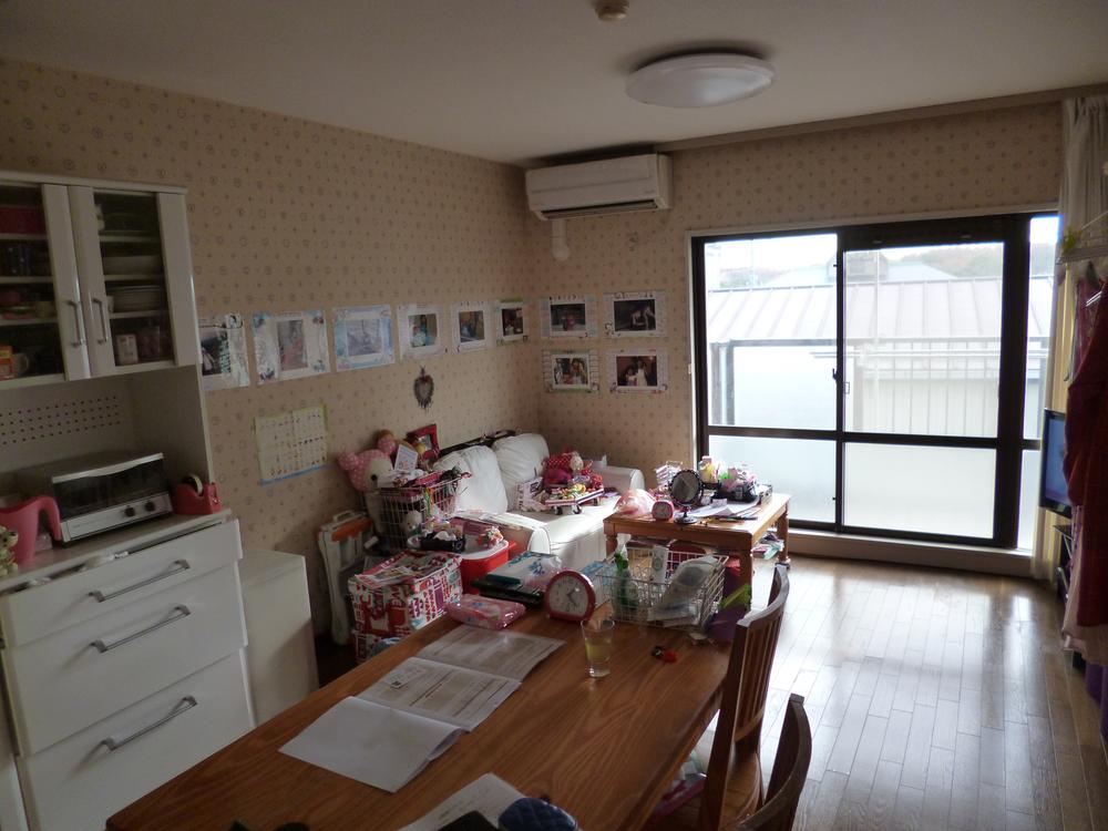 Living. Indoor (12 May 2012) shooting