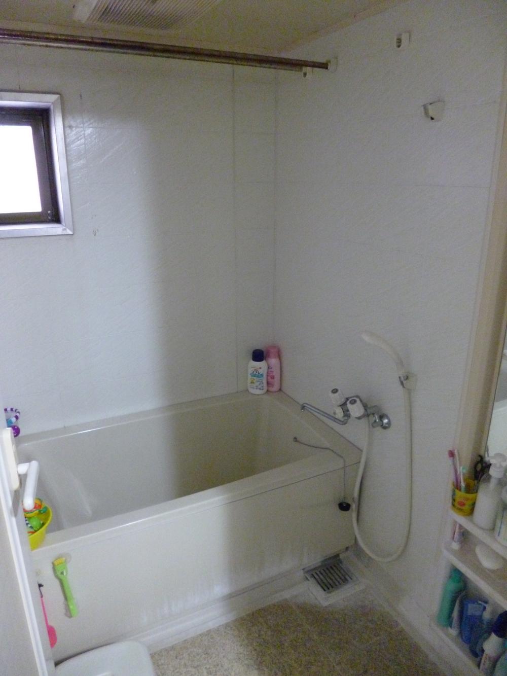 Bathroom. Indoor (12 May 2012) shooting