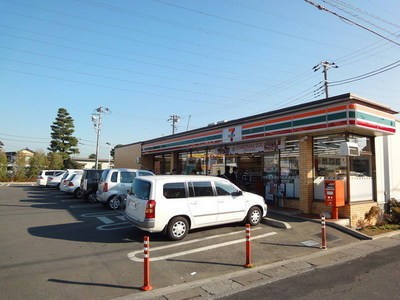 Convenience store. 430m to Seven-Eleven (convenience store)