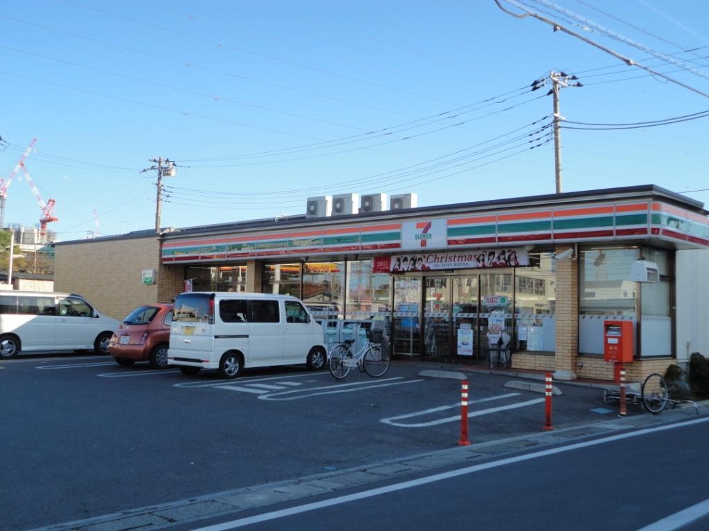 Convenience store. Seven-Eleven Misato Taniguchi store up (convenience store) 296m