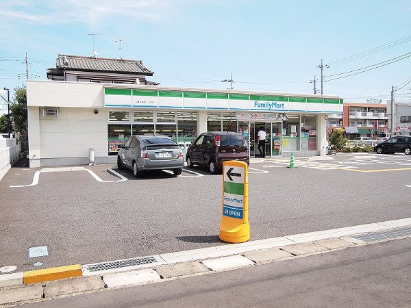 Convenience store. 140m to Family Mart (convenience store)