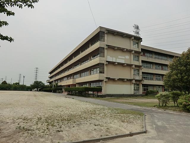 Junior high school. Misato Municipal Hikoito until junior high school 1630m