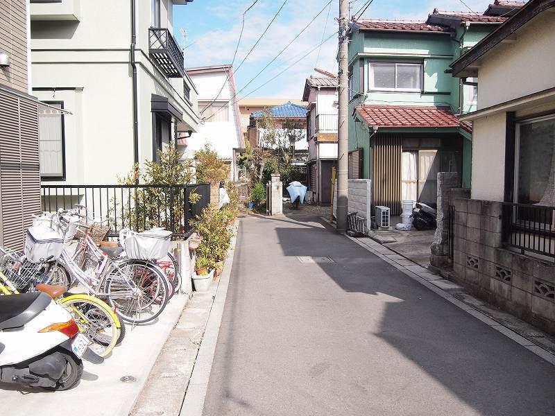 Local photos, including front road. Good is per yang for the south road