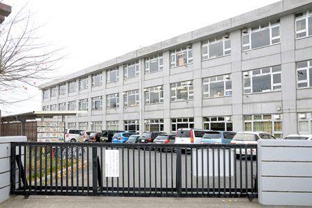 Junior high school. 984m to Mizuho Junior High School