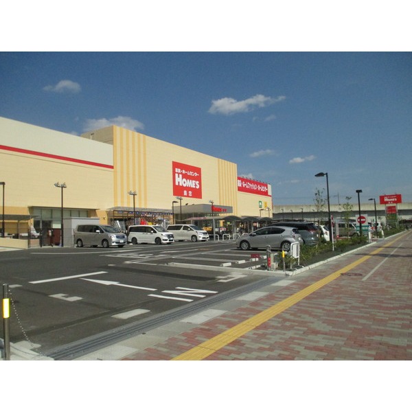 Home center. Shimachu Co., Ltd. Holmes Misato central store (hardware store) to 1108m