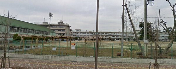 Junior high school. 1900m to the north junior high school (junior high school)