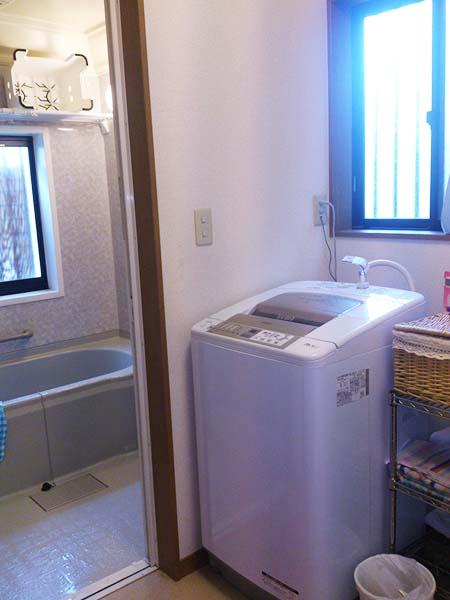 Wash basin, toilet. Room (August 2013) Shooting
