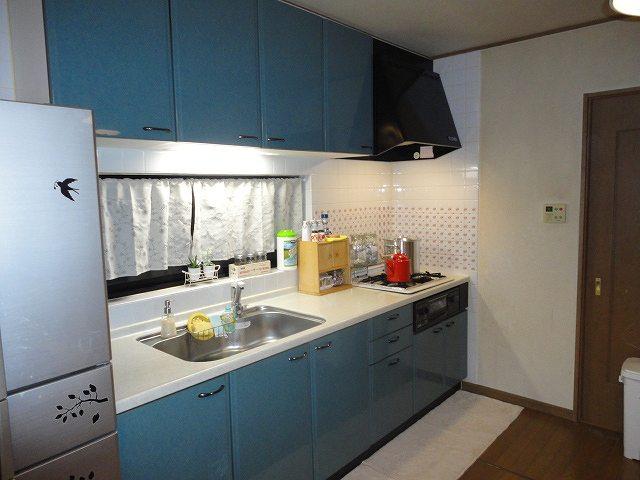 Kitchen. ◆ There is under-floor storage Indoor (11 May 2013) Shooting