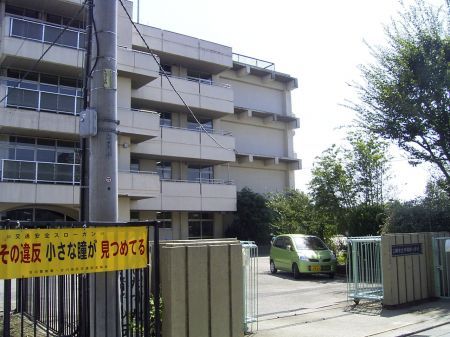 Primary school. 100m up to municipal Waseda elementary school (elementary school)
