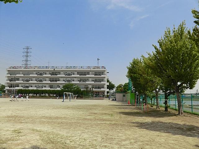 Primary school. Misato Municipal Koubou to elementary school 1700m
