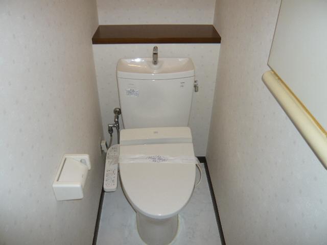 Toilet. ● Washlet toilet