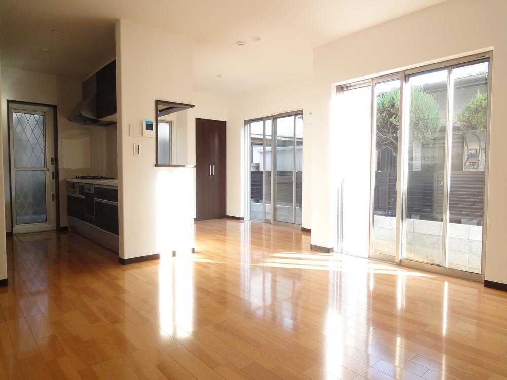 Living. Local (12 May 2013) Shooting