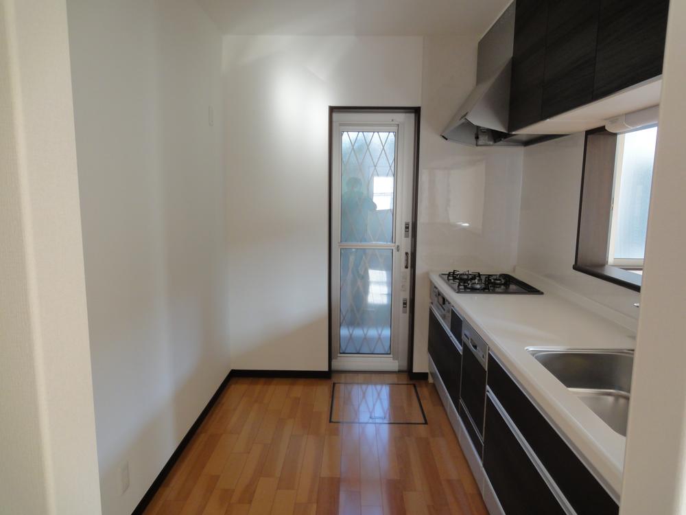 Kitchen. Indoor (12 May 2013) Shooting