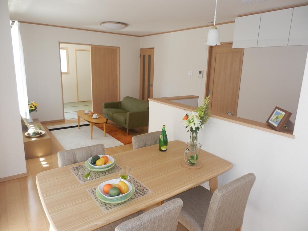 Non-living room. Furniture arrangement example (in fact there is no furniture)