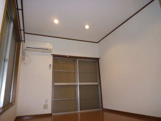 Living and room. Down light has directed the interior.