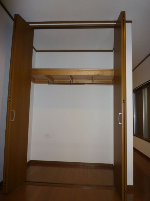 Receipt. Large storage closet. Full of clothes will be multiplied.