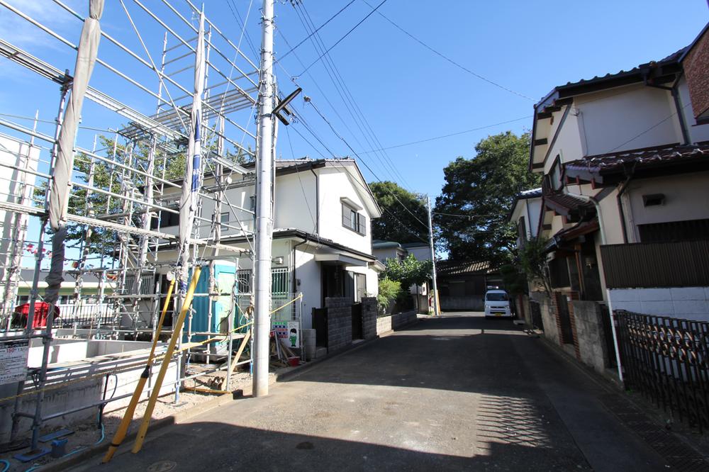 Local photos, including front road. Local (10 May 2013) Shooting