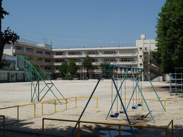 Primary school. Northeast to elementary school (elementary school) 190m