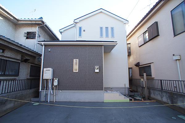 Local appearance photo. Local (12 May 2013) Shooting