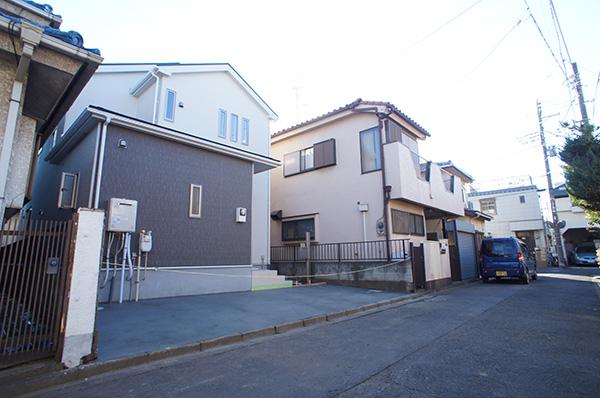 Local photos, including front road. Local (12 May 2013) Shooting